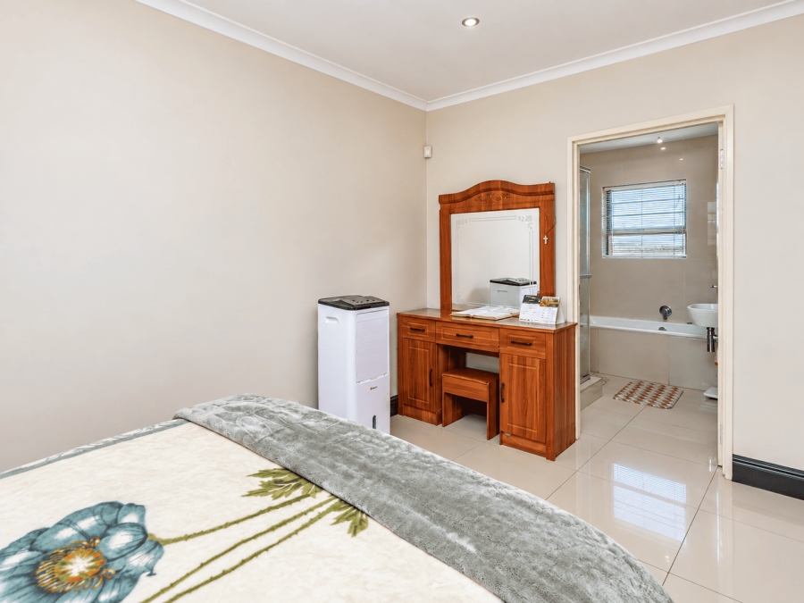 3 Bedroom Property for Sale in Protea Heights Western Cape